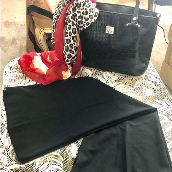 Bargain fashionista; meet your new BFF. description Poshmark @webzys com - Picture 10 of 16